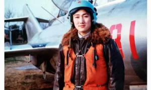 航天英雄杨利伟的亲密战友张宝库大校担任临汾华瑞职业高中荣誉校长