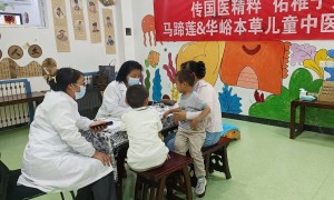 传国医精粹，佑稚子安康  华峪本草中医携手马蹄莲（西中环校区）开展中医药文化进校园问诊